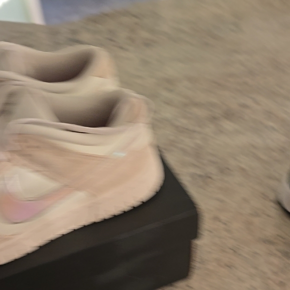Nike Women's Cream Sneakers - Picture 5 of 7